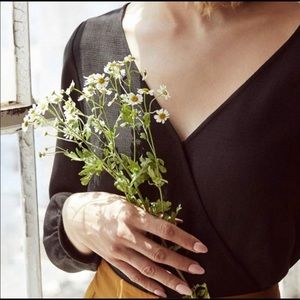 VETTA Gathered Sleeve Wrap Top